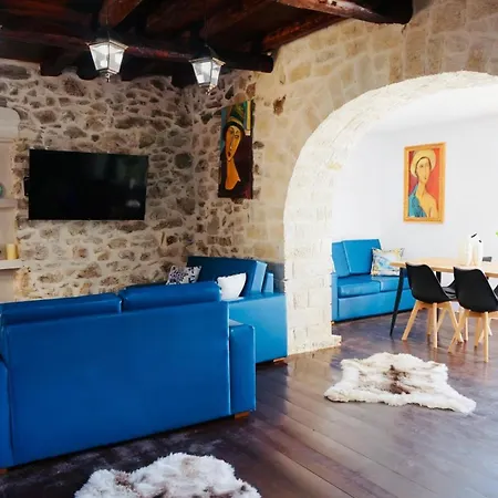 Art House With Seaview By Konnect, Spartylas Ferienhaus *